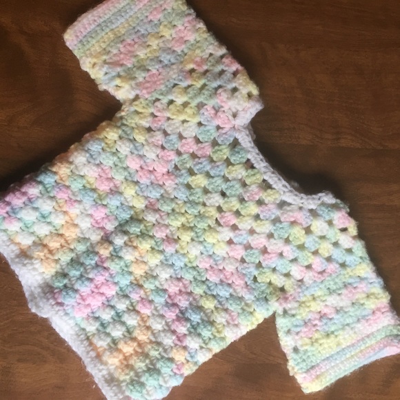 Handmade crocheted baby sweater - Picture 2 of 5